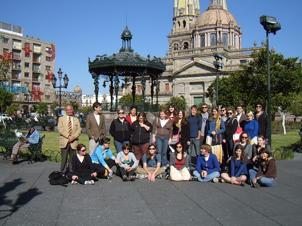 Want to learn to speak Spanish but dread it? Liven it up by immersing yourself in the culture. Learn Spanish in lovely Guadalajara with our proven program.