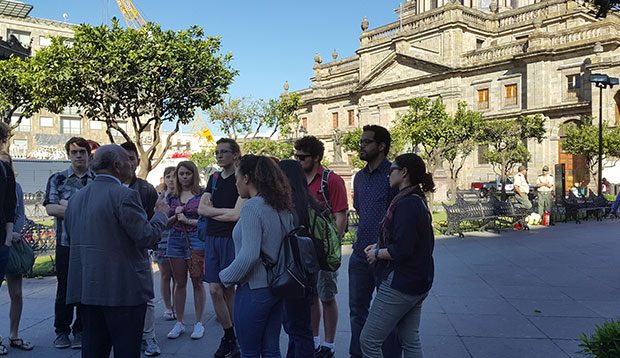 Want to learn to speak Spanish but dread it? Liven it up by immersing yourself in the culture. Learn Spanish in lovely Guadalajara with our proven program.