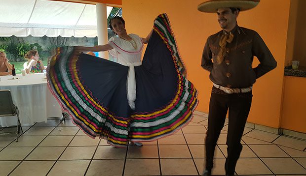 Extra Curricular Activities 5 Want to learn to speak Spanish but dread it? Liven it up by immersing yourself in the culture. Learn Spanish in lovely Guadalajara with our proven program.